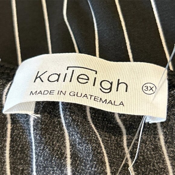 Kaileigh Women's Rochelle Knit V Neck Striped Cropped Jumpsuit Black White Sz 3X - Picture 6 of 7